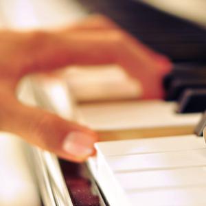 一边摸一边抽搐一进一出视频
